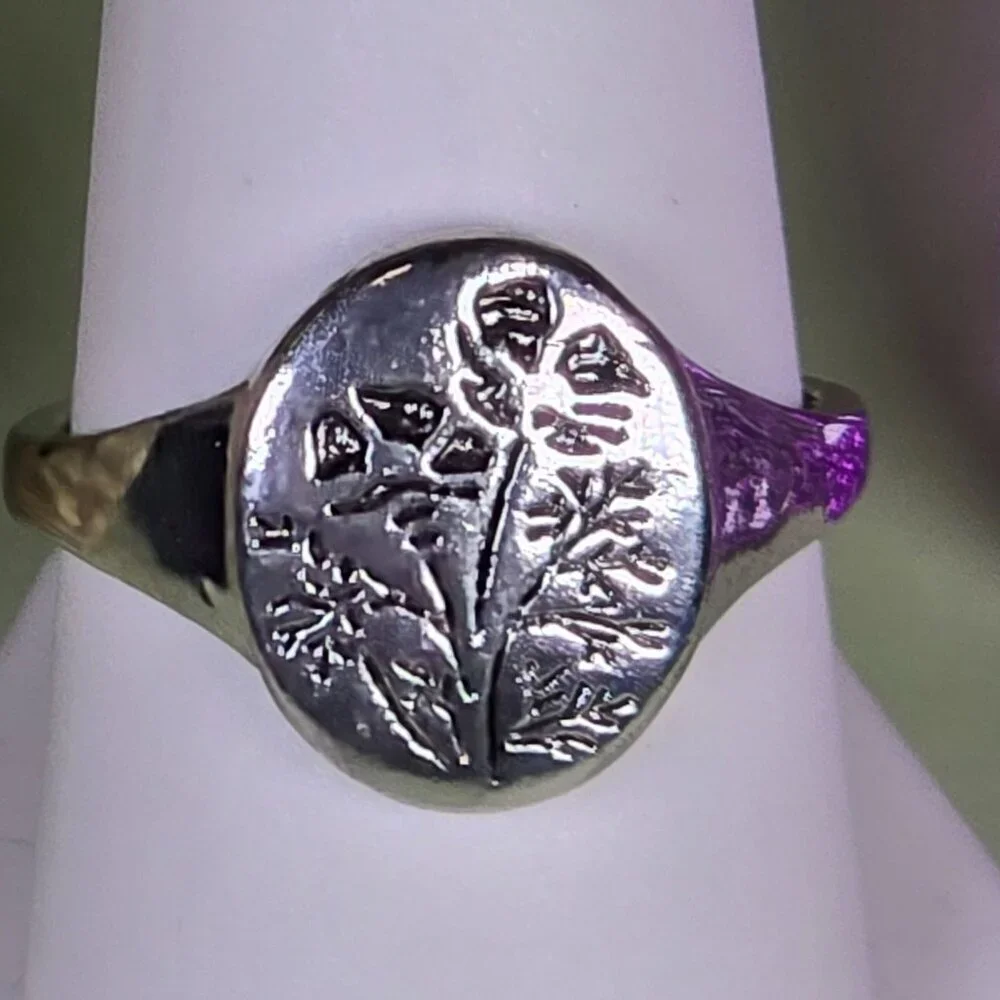 Vintage-Inspired Oval Ring With Engraved Orchid Design‎ Size 9 (NWOT)